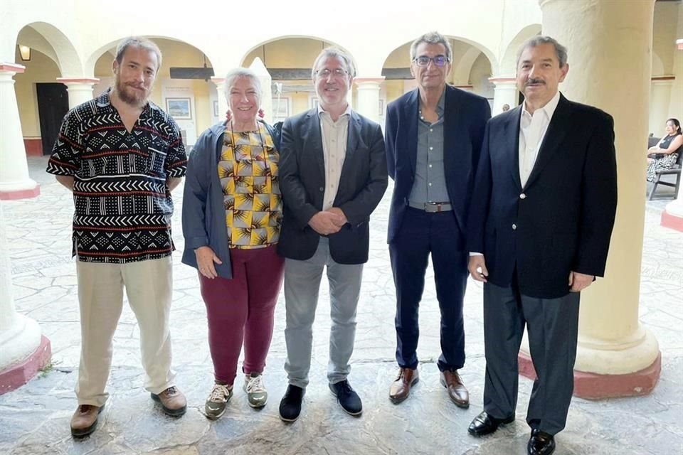 Roberto Velasco (izq. a der.); Lygie de Schuyter, Guillaume Pierre, José Manuel Blanco y Natividad González Parás.