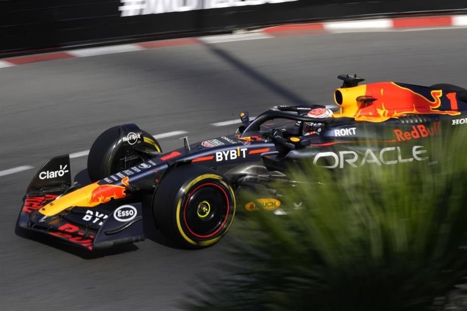 Max Verstappen marcó el mejor tiempo en la segunda tanda de ensayos en Mónaco.