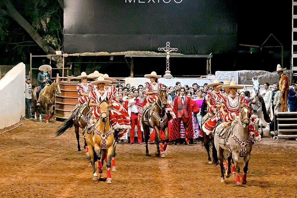 Suertes charras y escaramuzas amenizaron la gala.