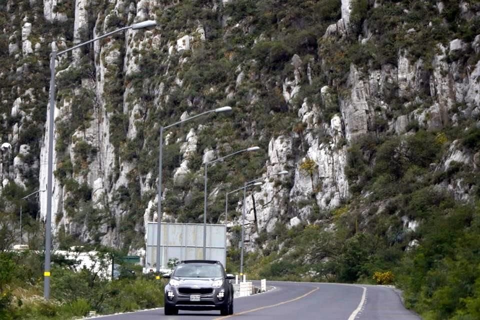 Carretera del Parque La Huasteca, en Santa Catarina.