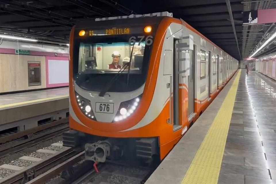 'Estamos en la nueva Línea 1 del Metro, ya en las pruebas que se están realizando', mencionó Sheinbaum, quien viajó en un tren NM16, que fue modernizado.