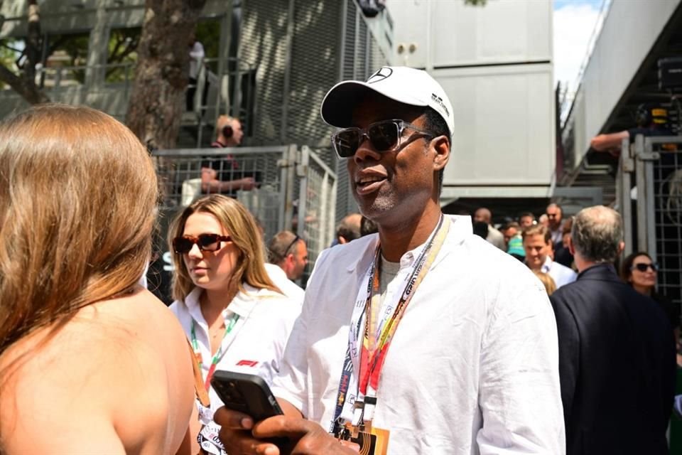 El comediante Chris Rock mostró su apoyo hacia la escudería Mercedes Benz.