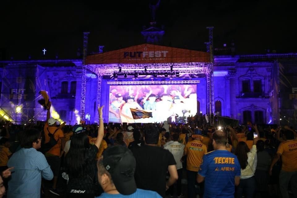 Los hinchas felinos gozaron en grande el título de su equipo.