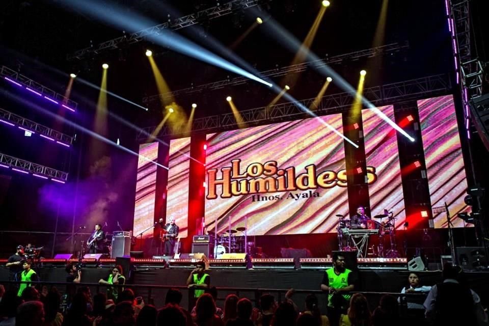 Grupo Los Humildes en el Gran Festival 50 Aniversario CSN en la Arena Monterrey.