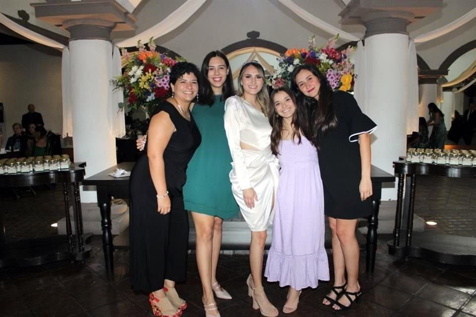Mariana Tamez, Michelle Adame, Karen Ortiz, Mariana Akena y Priscila Adame
