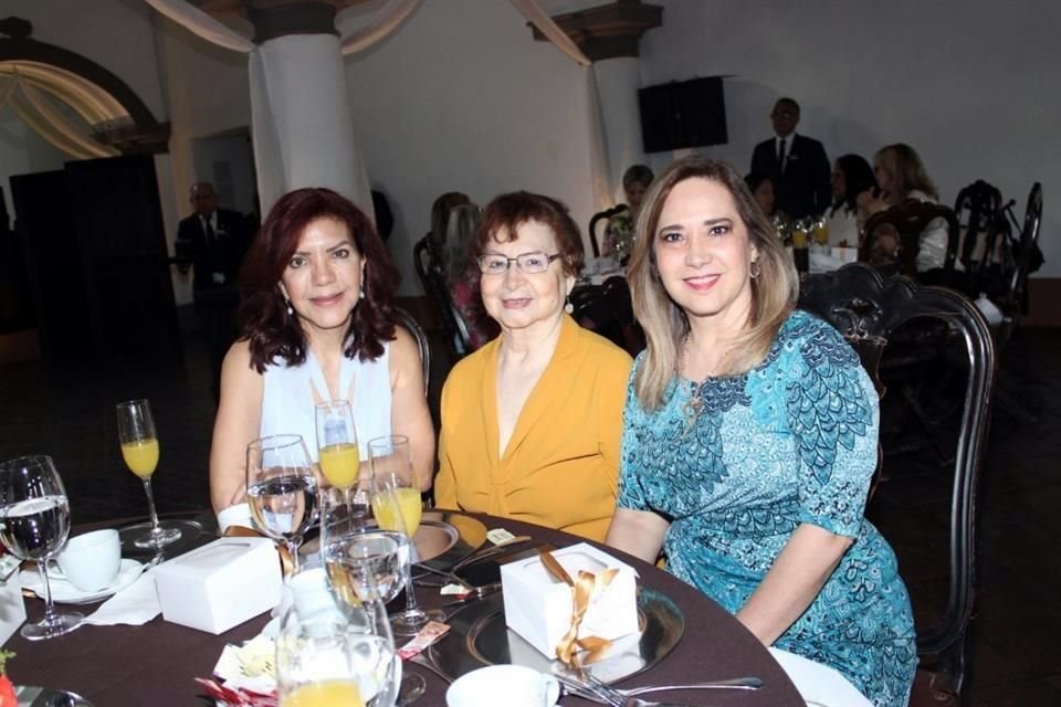 Claudia Cruz de Chávez, Rebeca Reyna Serna y Rebeca Chávez de Morales