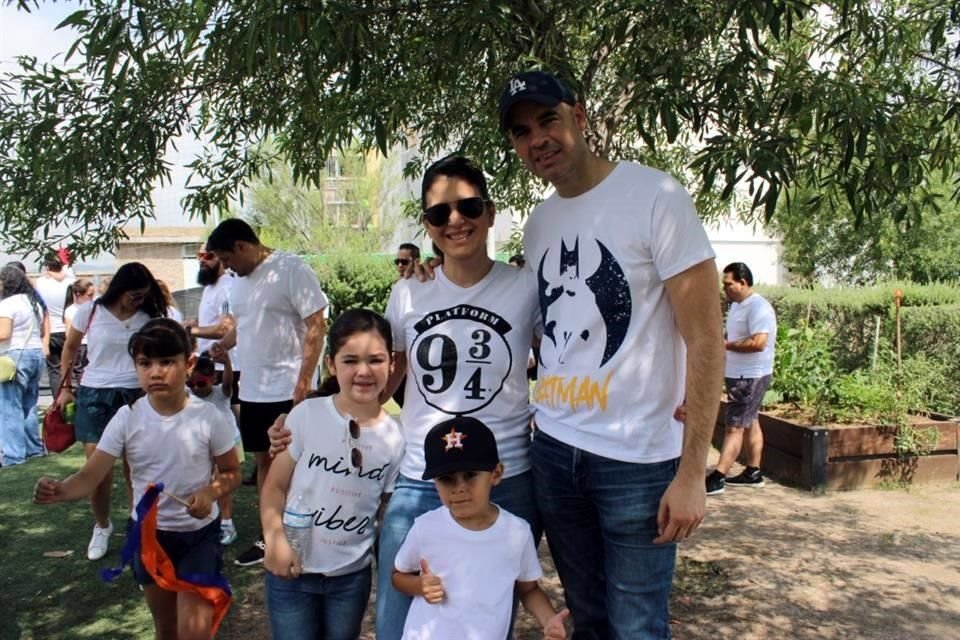 Gilberto Elguezabal Siller y Ana Sofía García junto a 
Marian y Gilberto Elguezabal