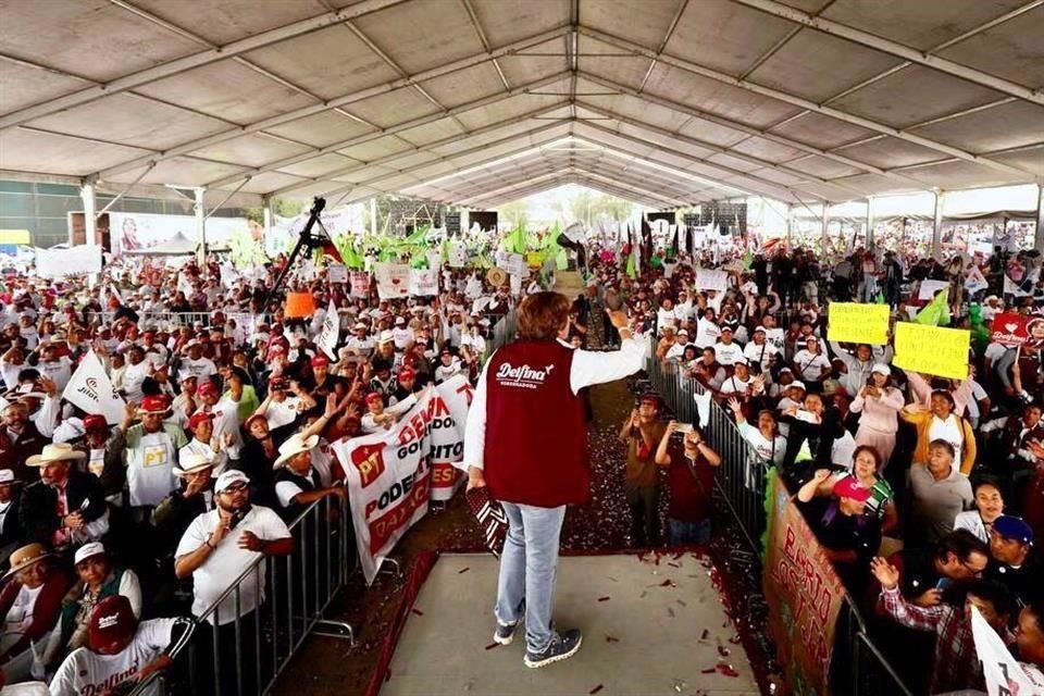 Delfina Gómez en su cierre regional de campaña en Jilotepec.