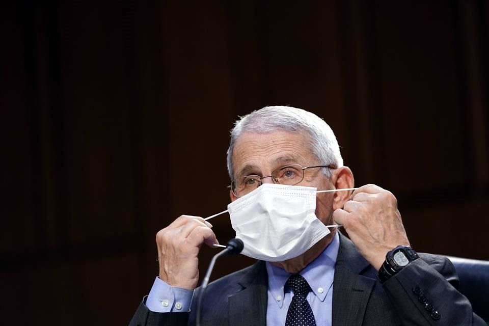 Anthony Fauci, principal asesor sobre pandemia en EU, dijo que es posible que su país no necesite la vacuna contra Covid-19 de AstraZeneca.