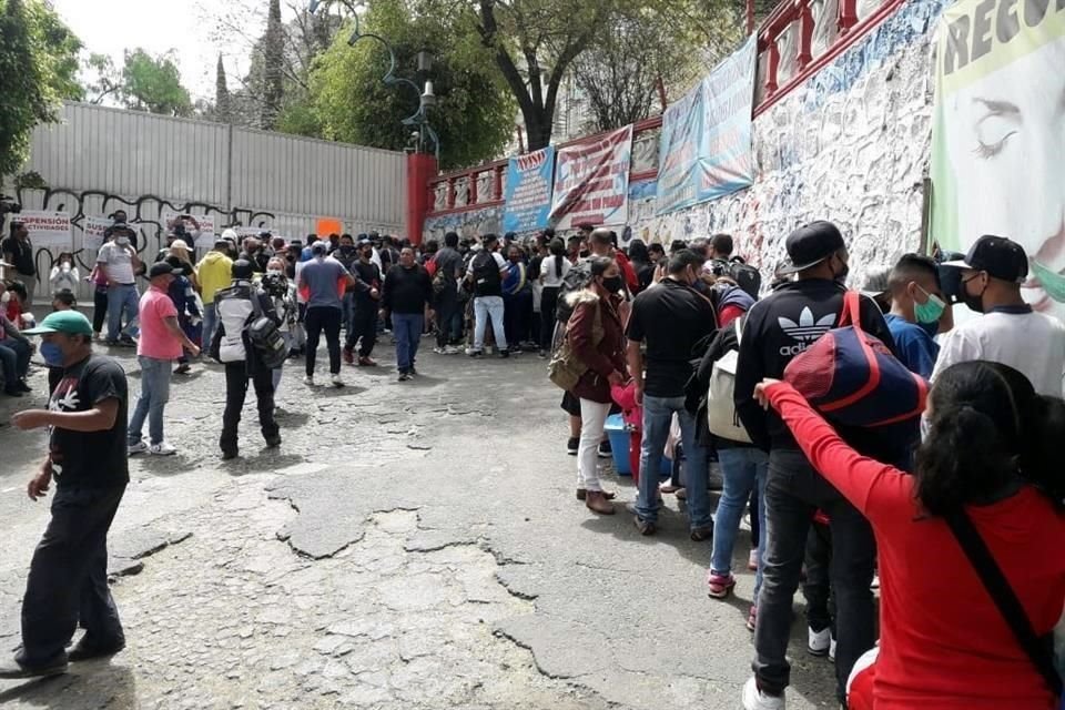 Personal de la Alcaldía Iztapalapa acudió a explicarles por qué no se abriría el balneario y momentos después los inconformes empezaron a retirarse.