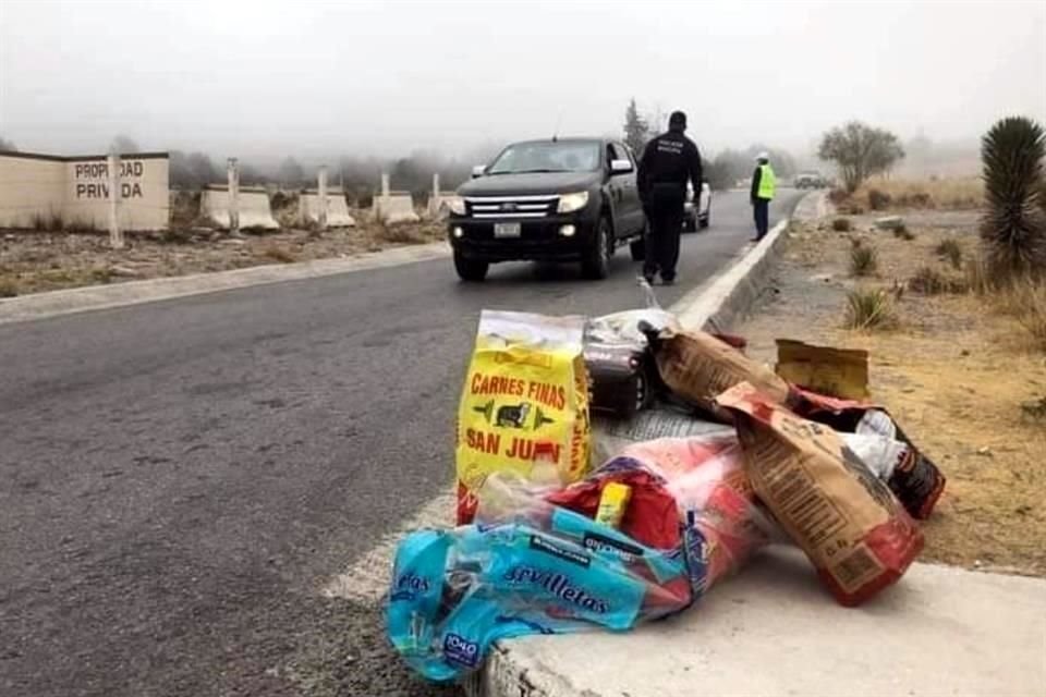 La Policía Municipal de Arteaga instaló filtros para decomisar bolsas de carbón a paseantes y vacacionistas.