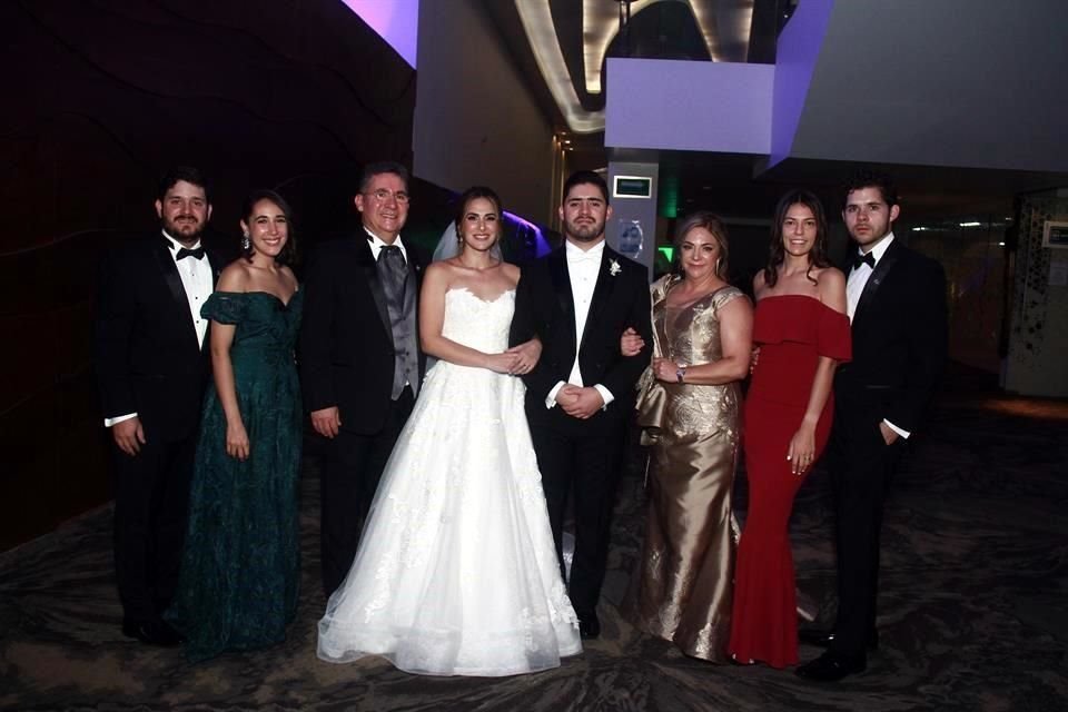 David Villanueva Garza, Ana Quijano, Carlos Alberto Villanueva Cuéllar, Eli Arredondo Lozano, Carlos Villanueva Garza, Martina Garza de Villanueva,  Fernanda Casas y Ángel Villanueva Garza