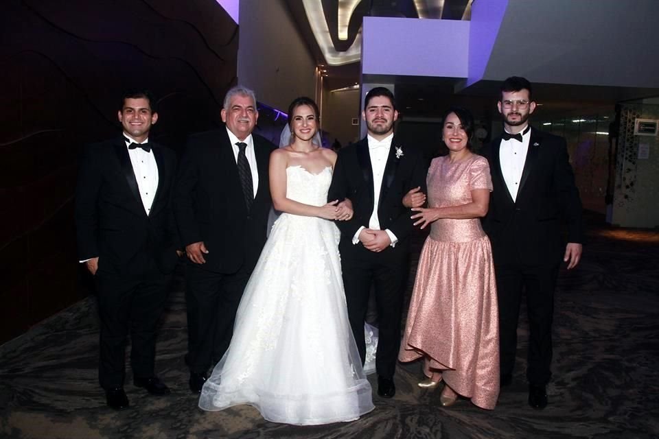 Daniel Arredono Lozano, Raúl Arredono Treviño, Eli Arredondo Lozano, Carlos Villanueva Garza, Zenaida Lozano de Arredondo y Raúl Arredondo Lozano