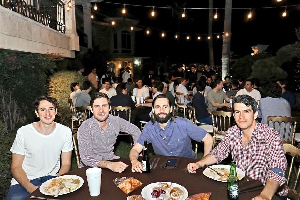 Marcelo González, el festejado, David Gochicoa y Héctor Lozano