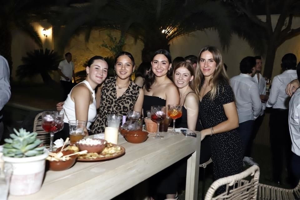 Ale Rovira, Caty González, Ana Pau Ortiz, Sofía Canales y Maru García