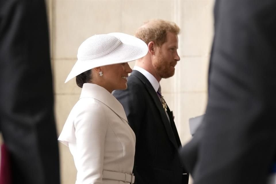 Meghan Markle está acudiendo a fiestas sin la compañía del Príncipe Enrique en California.