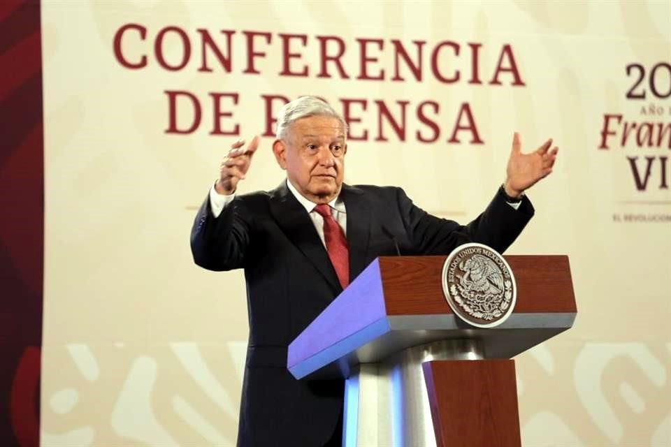 AMLO durante conferencia mañanera en Palacio Nacional.