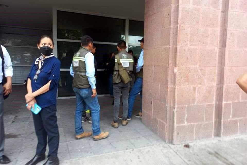 Elementos del Ejército que trabajan en el acueducto El Cuchillo 2 no pudieron llegar a sus oficinas ubicadas en Kalos.