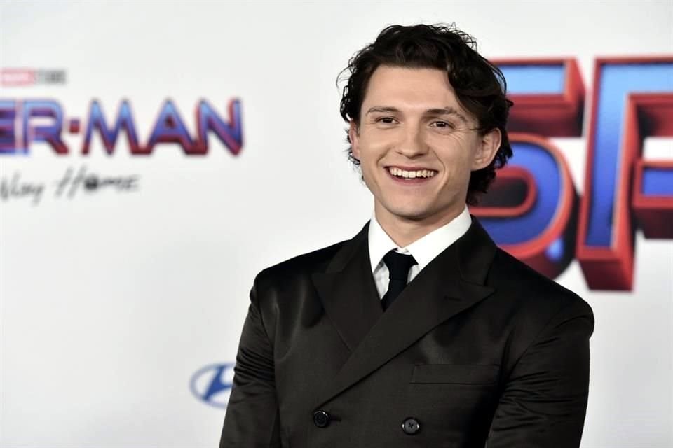 Los avances de la cinta 'Spiderman 4' se han pausado, dio a conocer Tom Holland, en solidaridad con la huelga de guionistas.