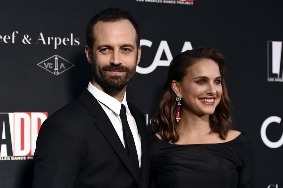 Natalie Portman y su esposo Benjamin Millepied intentan salvar su matrimonio tras una supuesta infidelidad por parte del bailarín.