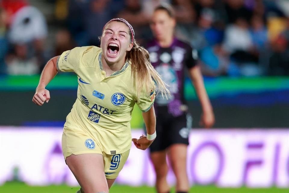 Katty Martínez celebra el segundo gol del América Femenil en Pachuca.