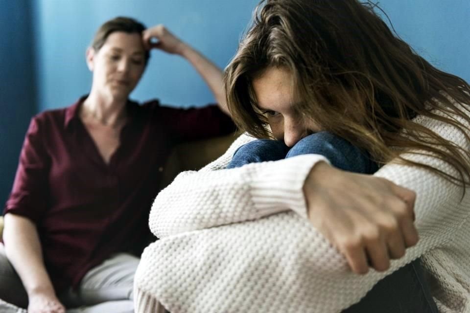 La menopausia y la adolescencia son etapas complejas y, juntas, son una mala combinación, señala el ginecólogo Carlos Félix, del Instituto de la Mujer del TecSalud.