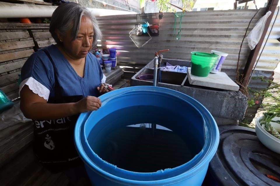 Acusan que el agua que llega a sus hogares tiene un olor fétido, es de color oscuro y no se puede utilizar para labores domésticas.