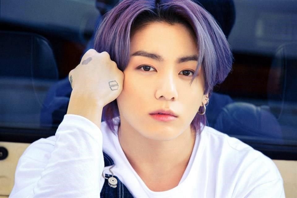 Jungkook, uno de los miembros de BTS, está por lanzar en julio su primer disco como solista; además, es imagen de Calvin Klein.