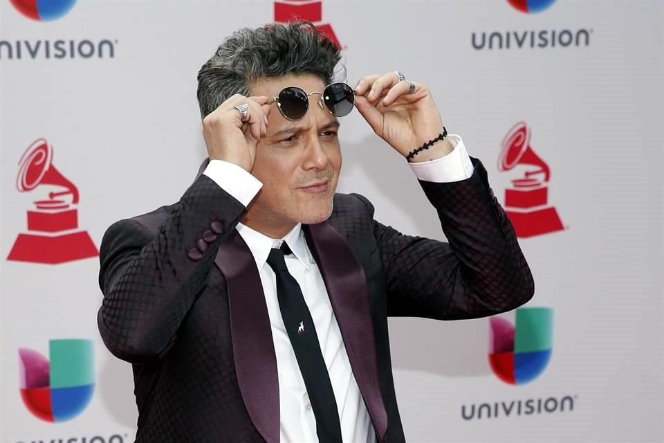 Tras hablar sobre su delicado estado anímico, Alejandro Sanz aseguró en redes que esto no tiene nada que ver con su ex pareja.