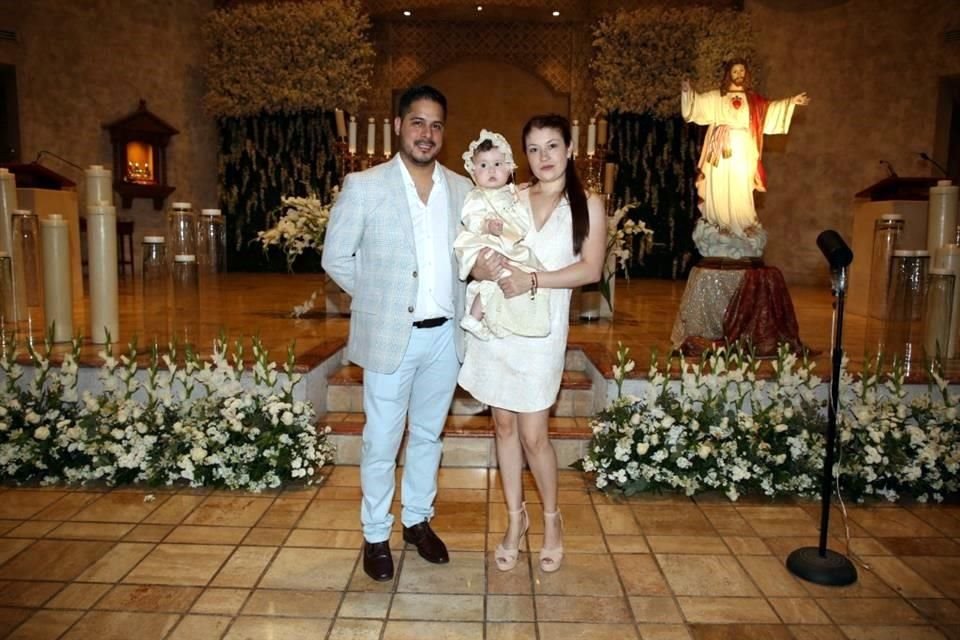 Alejandro Monsivais, Isabella Treviño Tamez y Evelyn Treviño