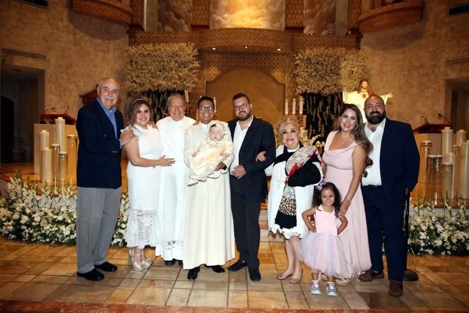 Manuel Tamez González, Maythee Tamez Miranda, Padre Miguel Guzmán, Padre Francisco Javier Vázquez, Isabella Treviño Tamez, Julio Treviño Díaz, Lolis Miranda de Tamez, Brenda Martínez de Tamez, Manuel 