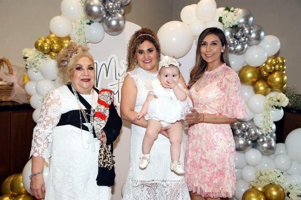Lolis Miranda de Tamez, Maythee Tamez Miranda, Isabella Treviño Tamez y Mónica García de Miranda