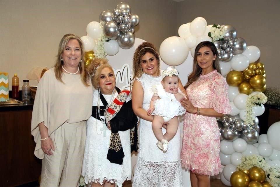 Tota Salazar, Lolis Miranda de Tamez, Maythee Tamez Miranda, Isabella Treviño Tamez y Mónica García de Miranda