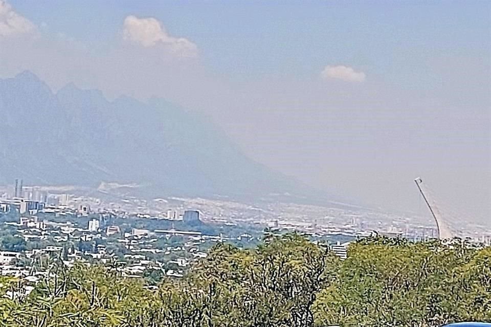 El panorama del área metropolitana se pintó de gris ayer, cuando predominaron las estaciones con altos niveles de PM10.
