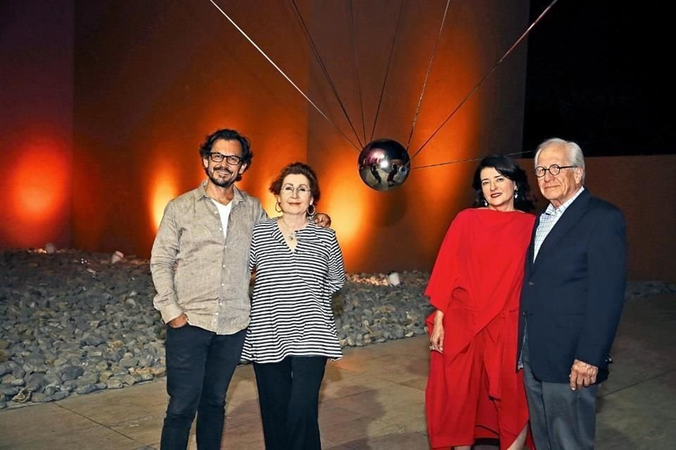 Luciano Matus, Emma Molina, Taiyana Pimentel y Alfonso González Migoya