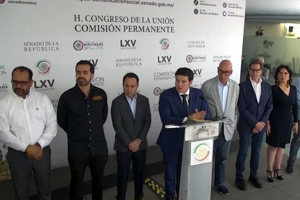 El Gobernador dio una rueda de prensa en el Congreso de la Unión, acompañado de emecistas.