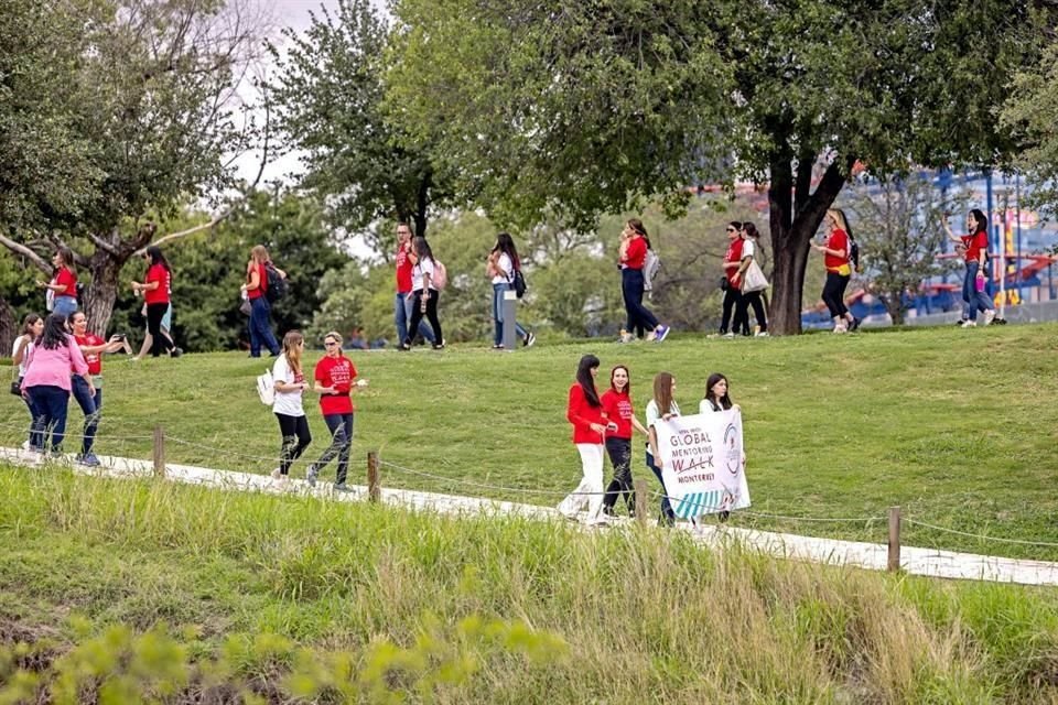 Cerca de 400 mujeres y sus mentores forman parte del 'Mentoring Walk 2023'.