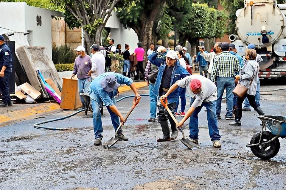 Autoridades realizaron labores de limpieza en zonas afectadas.