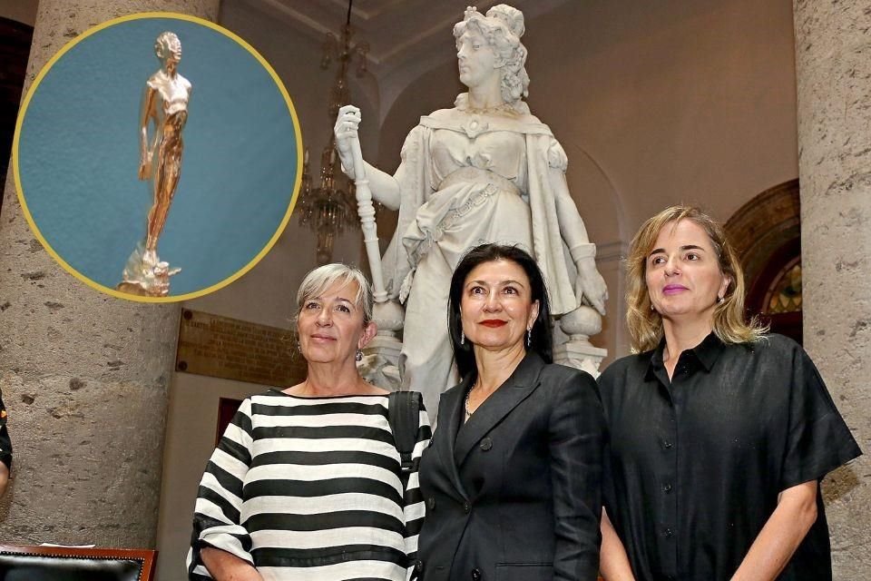 Mónica Lozano, Leticia Huijara e Inna Payán, directivas de la Academia, sorprendieron con el anuncio.