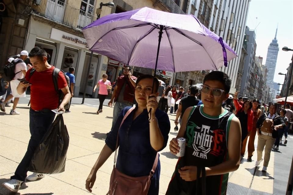 'Requiere una reevaluación de los comportamientos preventivos para minimizar el riesgo de cáncer de piel, cataratas y otros efectos en la salud relacionados con los rayos UV', precisaron en el estudio.  