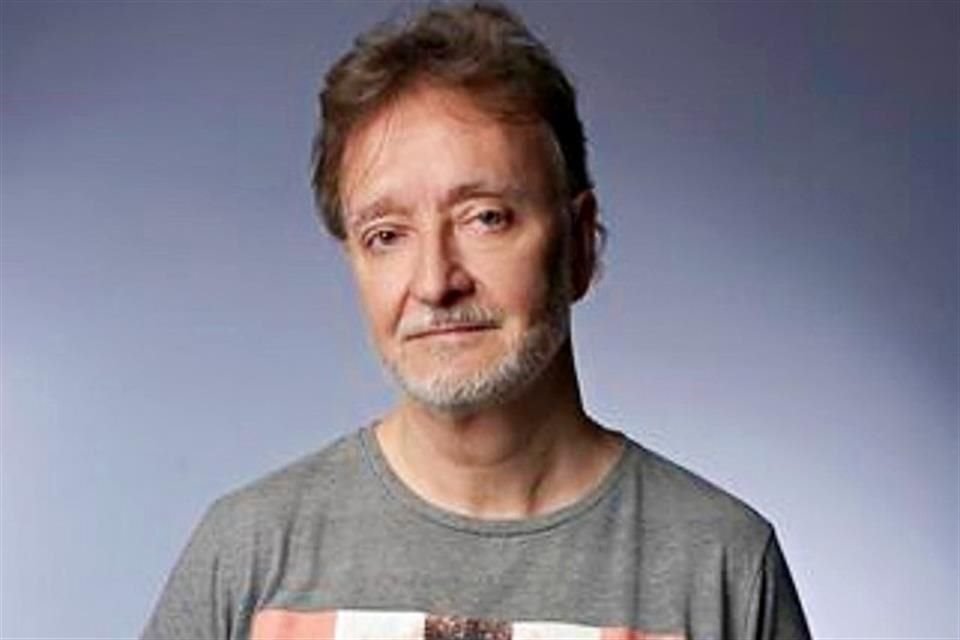 El autor, quien también ha escrito sobre Spinetta y Charly García, promueve 'Algún Tiempo Atrás. La Vida de Gustavo Cerati'.