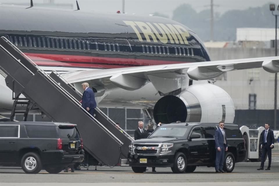 El ex Presidente Donald Trump viajará a Miami para enfrentarse a cargos penales por retener documentos de seguridad nacional de EU.