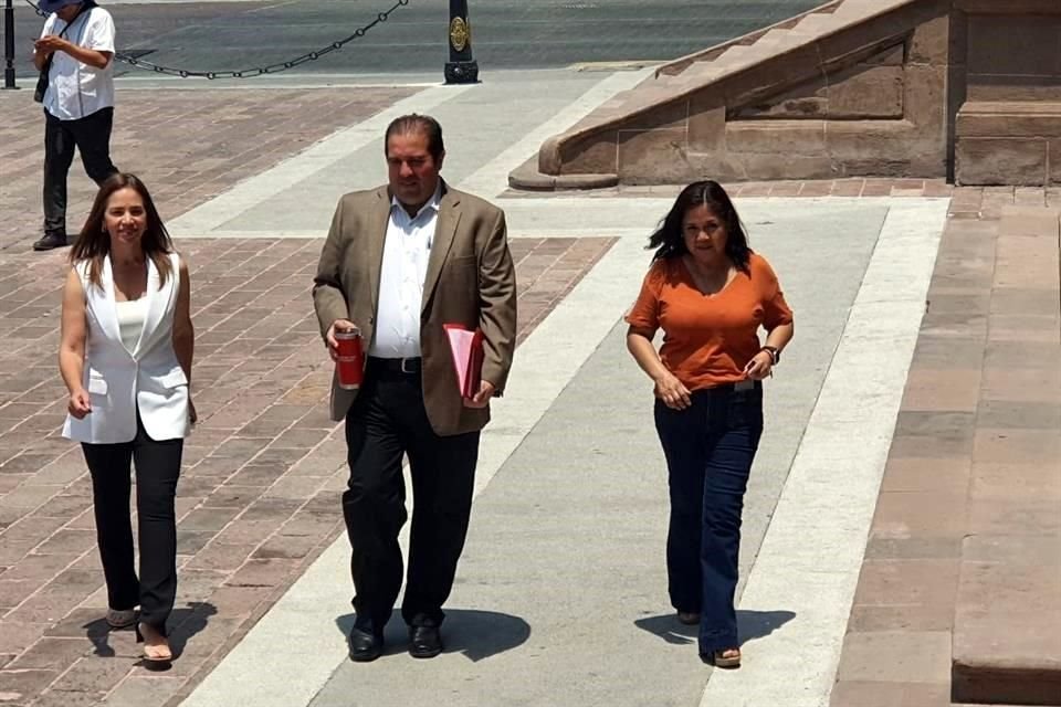 La Diputada Ivonne Álvarez y y el líder del PRI en Nuevo León, José Luis Garza Ochoa.