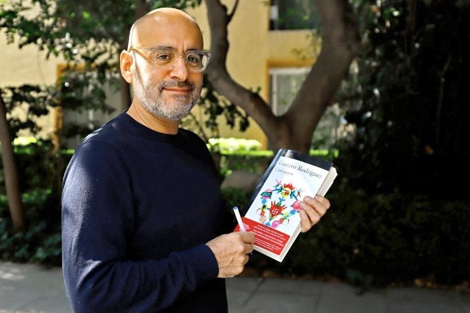 'Cien cuyes', se el título de la obra que le valiera al escritor Gustavo Rodríguez el Premio Alfaguara de Novela 2023.