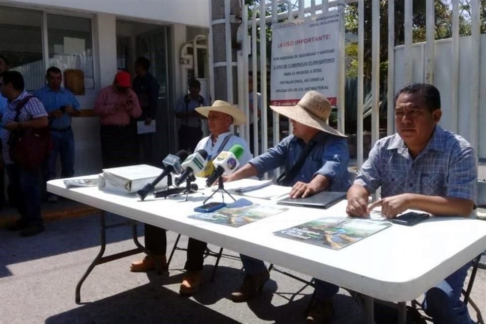 En Chilpancingo, Guerrero, se plantaron frente a oficians de Sader para dar una conferencia de prensa.