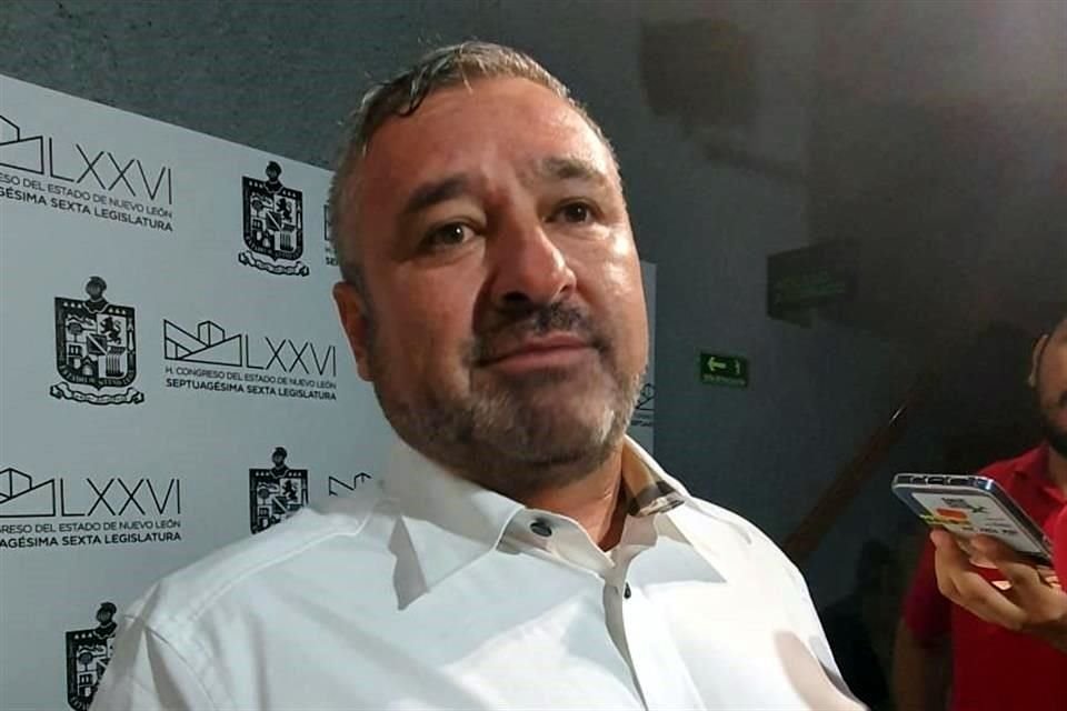 Javier Caballero, presidente de la Comisión de Justicia, dijo que tenían 10 días para analizar si había o no elementos para atender la petición del Gobernador.