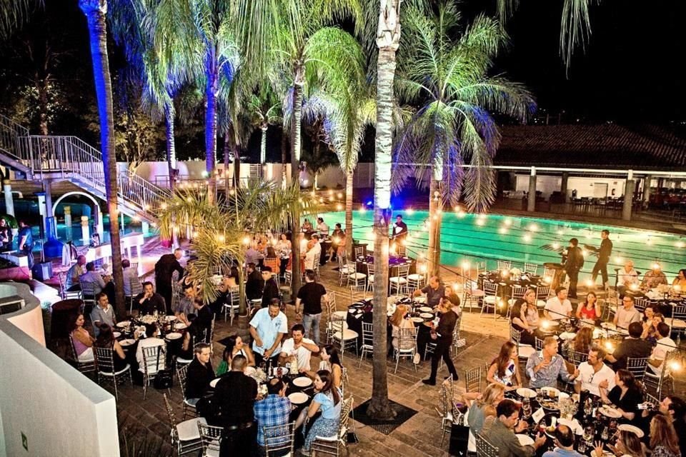 Además de jugar tenis, a los socios del Club Sierra Madre les gusta la música, por ello organizan y disfrutan el 'Piano Night'