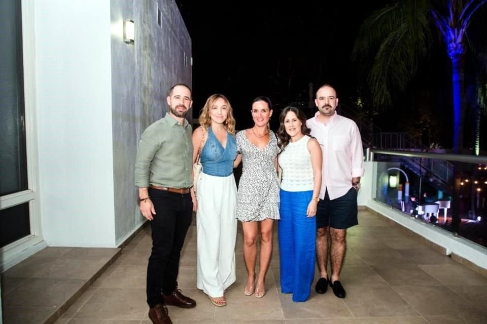 Marín González, Raquel Camacho, Marimar Pando, María Fernanda Velásquez y Esteban Martínez