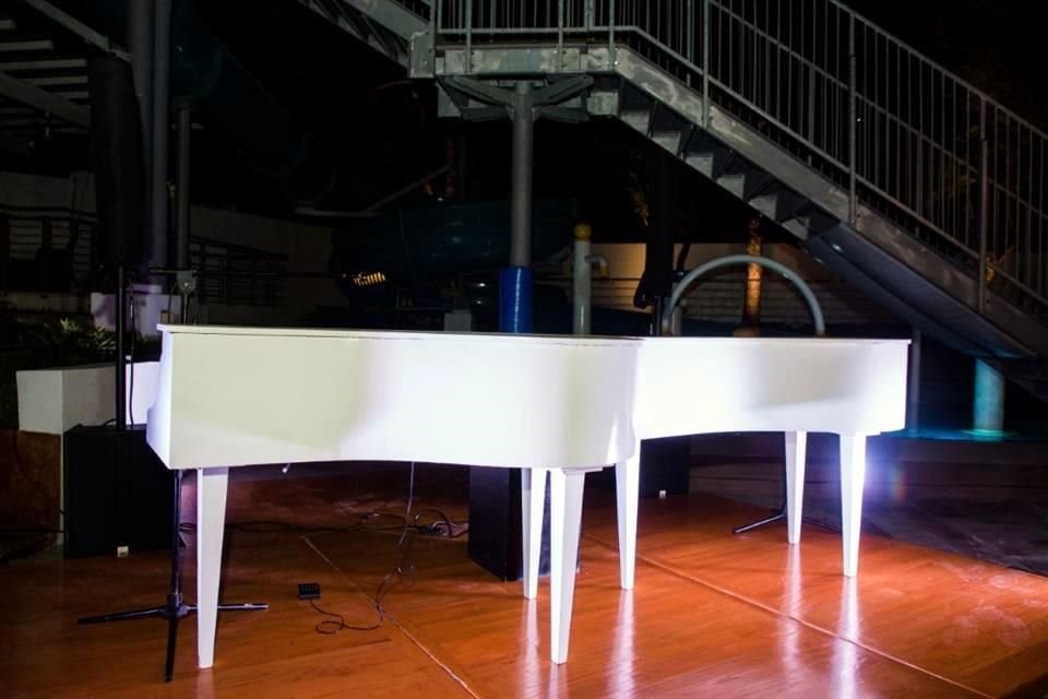 'Piano Night' en el Sierra Madre Tennis Club.
