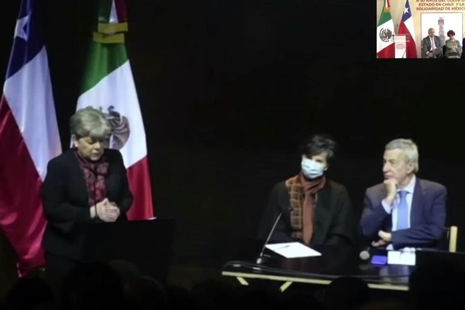 Presentación de ambas exposiciones sobre Salvador Allende.